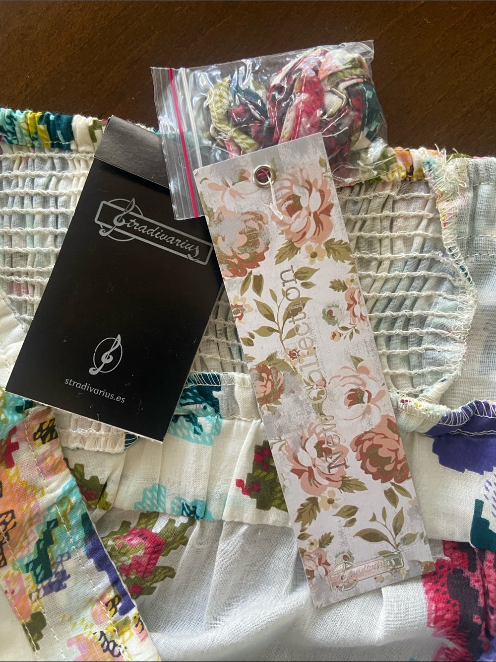 2/$20* Bold Rose Print Blouse, Removable straps, pearl snaps on front. Sz L - Picture 2 of 11